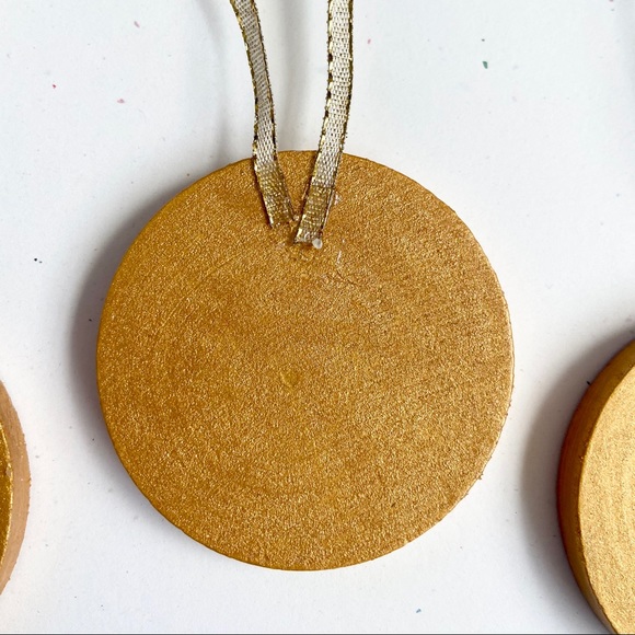 Pressed Flower Wooden Christmas Ornament Gold - Picture 6 of 8